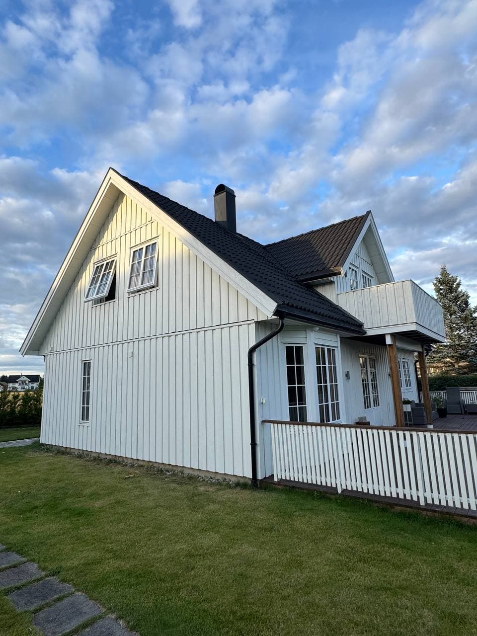 Malerprosjekt – husfasade sett fra siden